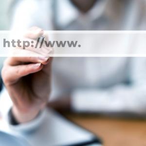 concetto-di-hosting-di-siti-web-con-barra-di-ricerca.jpg