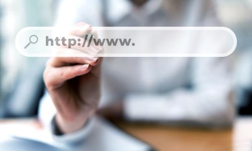 concetto-di-hosting-di-siti-web-con-barra-di-ricerca.jpg